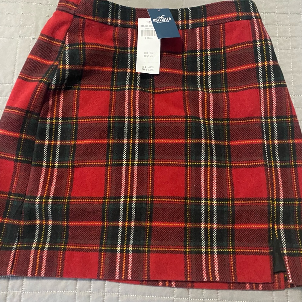 Bought this and never wore it and never returned it in time. New with tags
